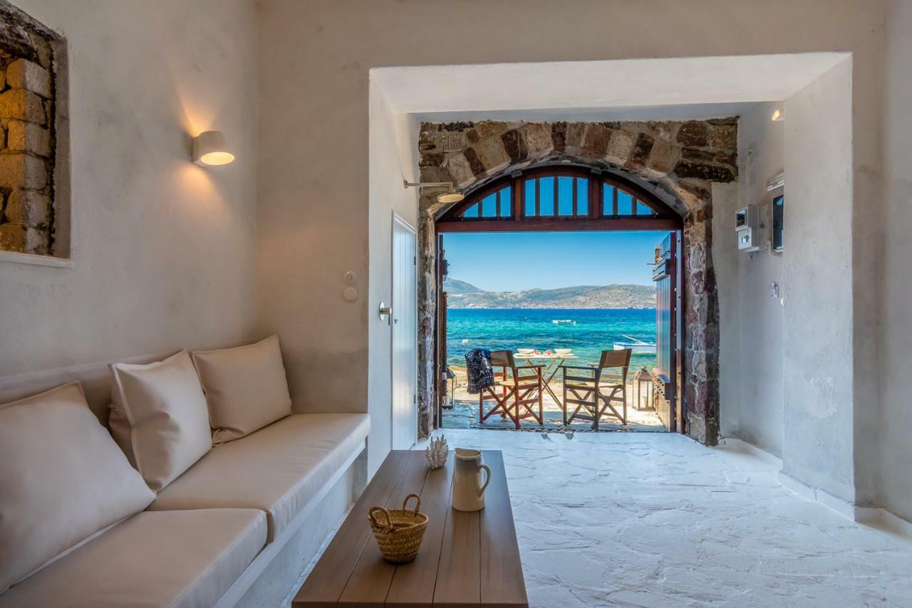 Vila Neosikos Amazing Beach House In Milos Island Klima  Exteriér fotografie